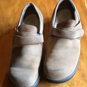 Used Teva brown shoes size 9 1/2
